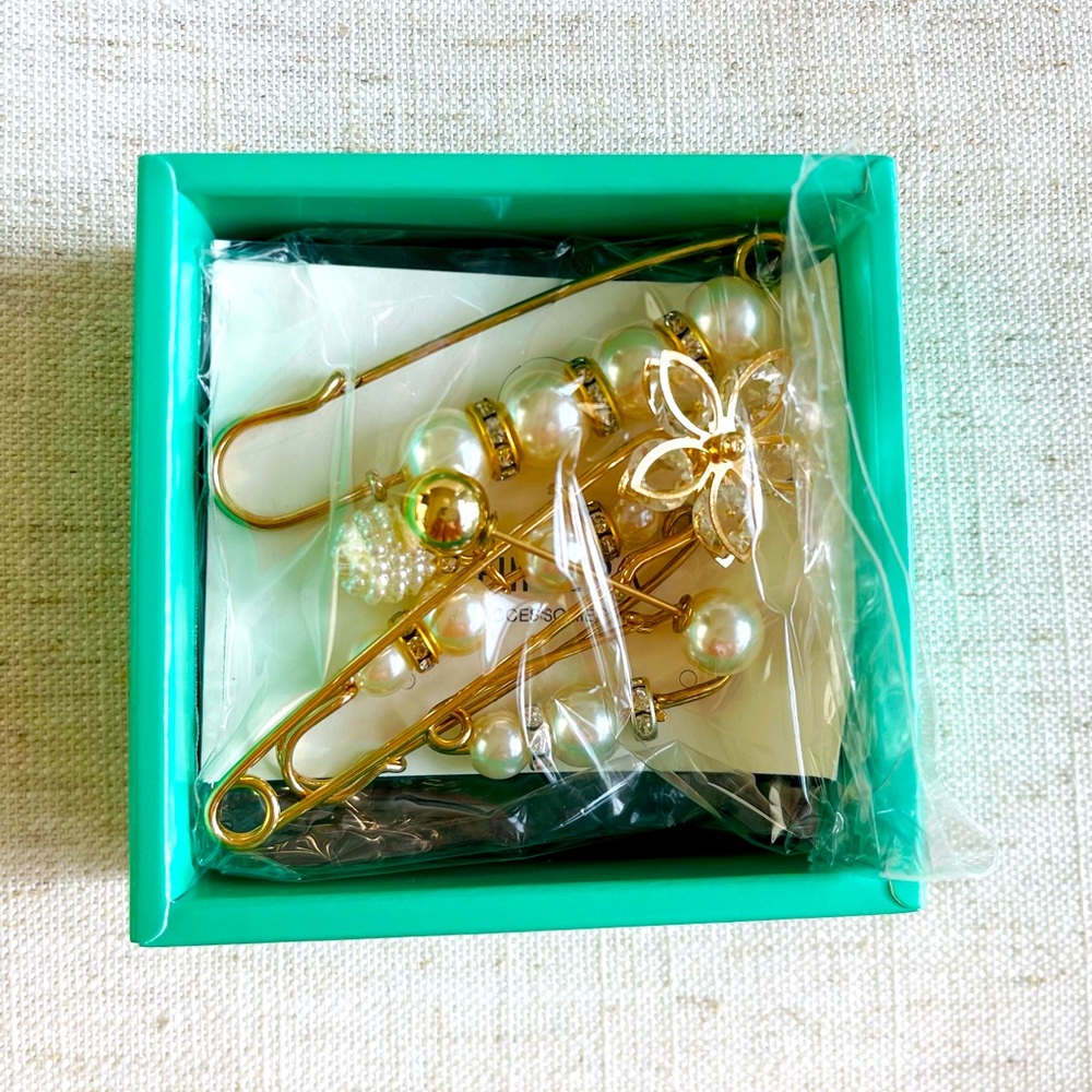 Accessory pins